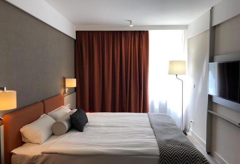Полулюкс, Danubius Hotel Erzsébet City Center