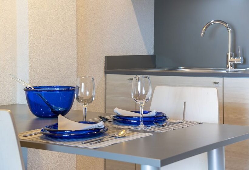 スタンダードスタジオ, Almirall Apartaments