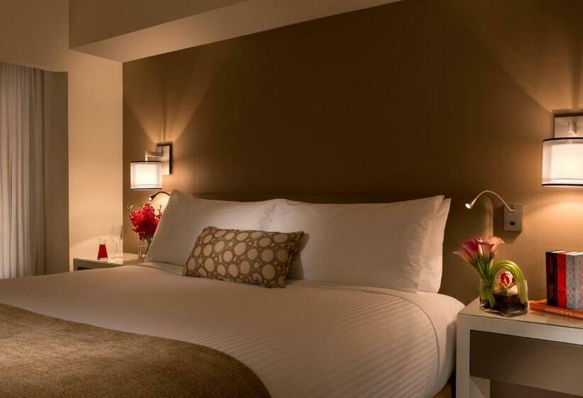 اتاق استاندارد با تخت بزرگ برای معلولان, Millennium Hilton New York One Un Plaza