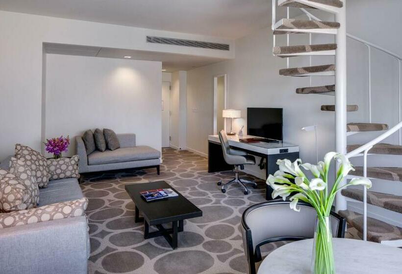سوییت, Millennium Hilton New York One Un Plaza