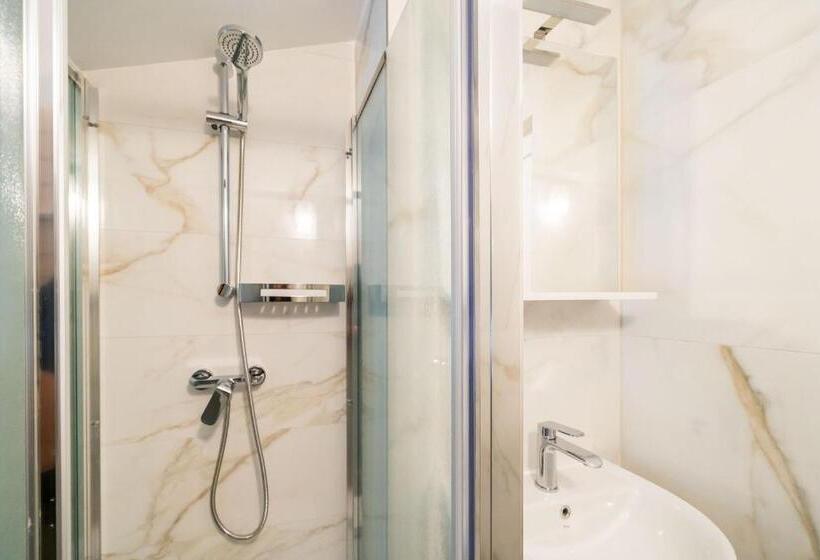 Номер Стандарт с Балконом Вид на Сад, Rooms & Apartments Barišić