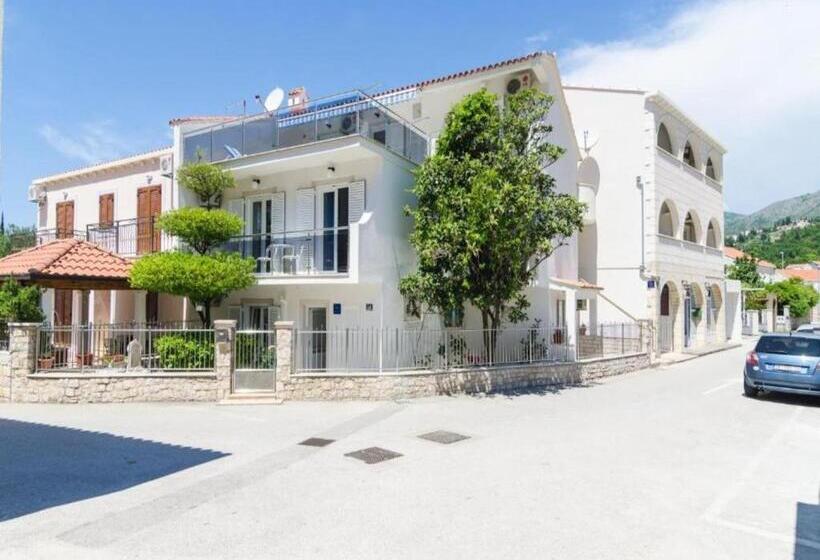 Номер Стандарт Вид на Сад, Rooms & Apartments Barišić