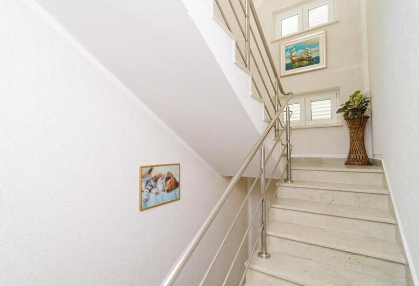 Апартаменты Комфорт 1 Спальня, Rooms & Apartments Barišić