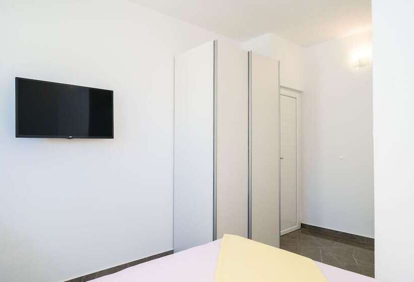 Номер Стандарт Вид на Сад, Rooms & Apartments Barišić