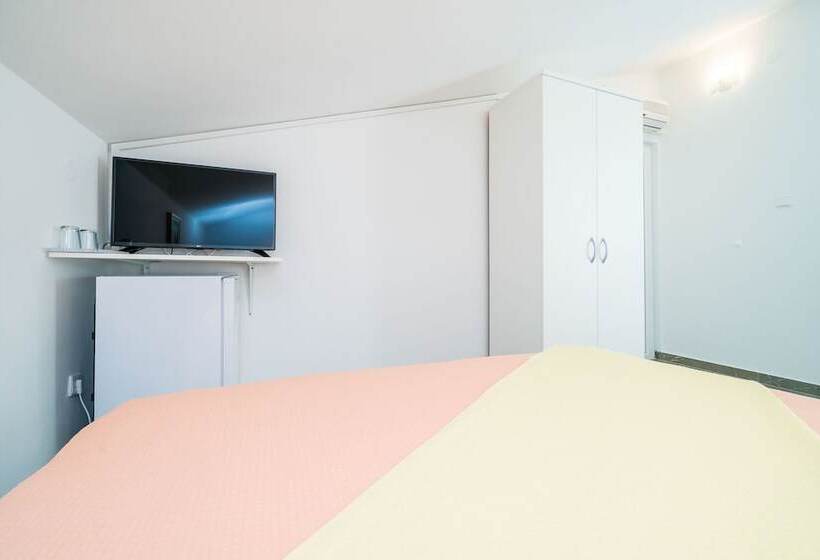 Номер Стандарт Вид на Сад, Rooms & Apartments Barišić