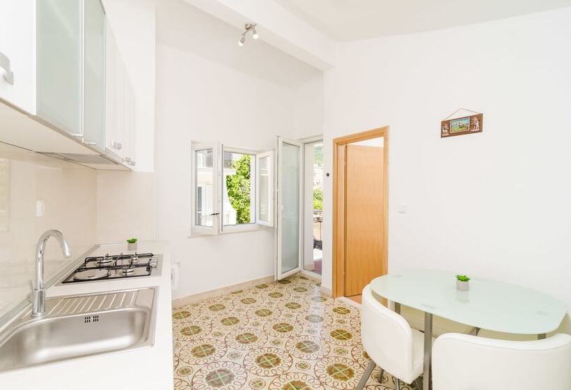 Апартаменты Комфорт 1 Спальня, Rooms & Apartments Barišić