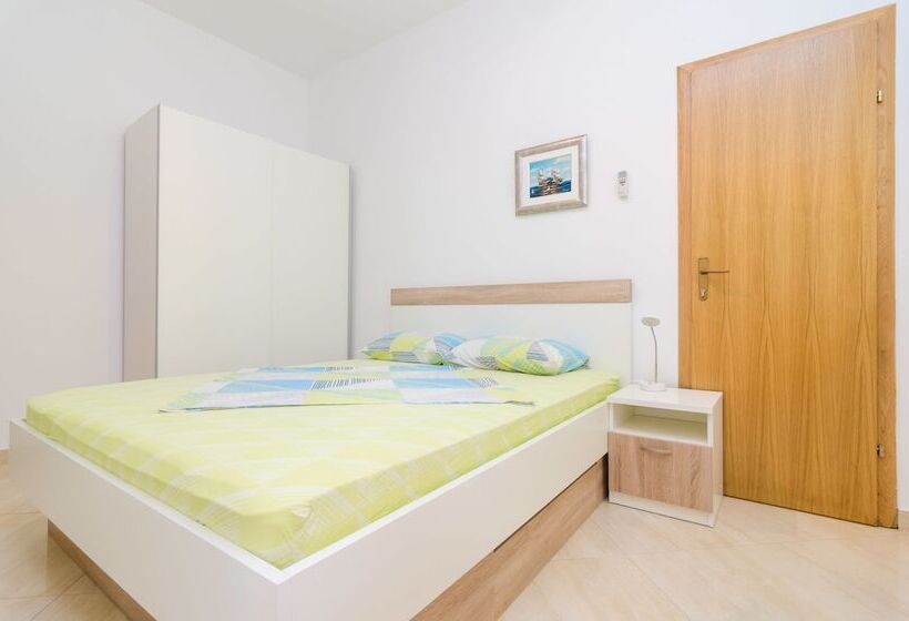 Superior studio with garden view, Rooms & Apartments Barišić