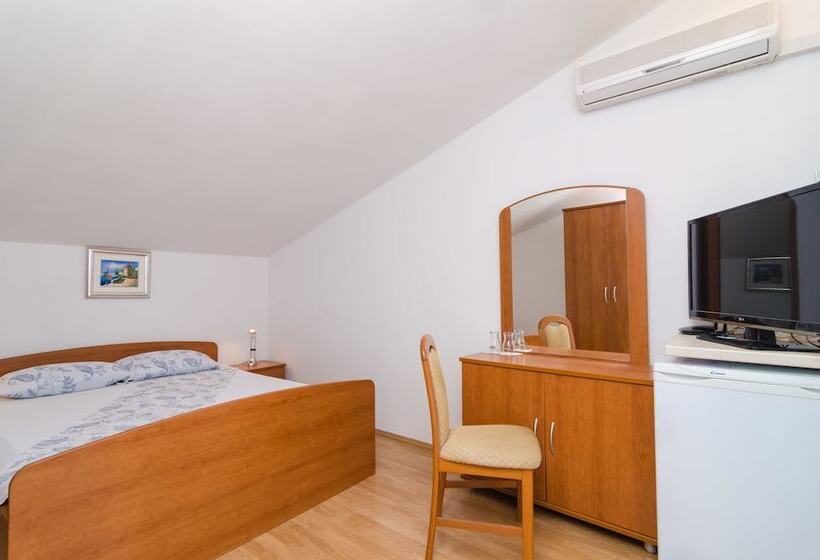 Номер Стандарт с Балконом Вид на Сад, Rooms & Apartments Barišić