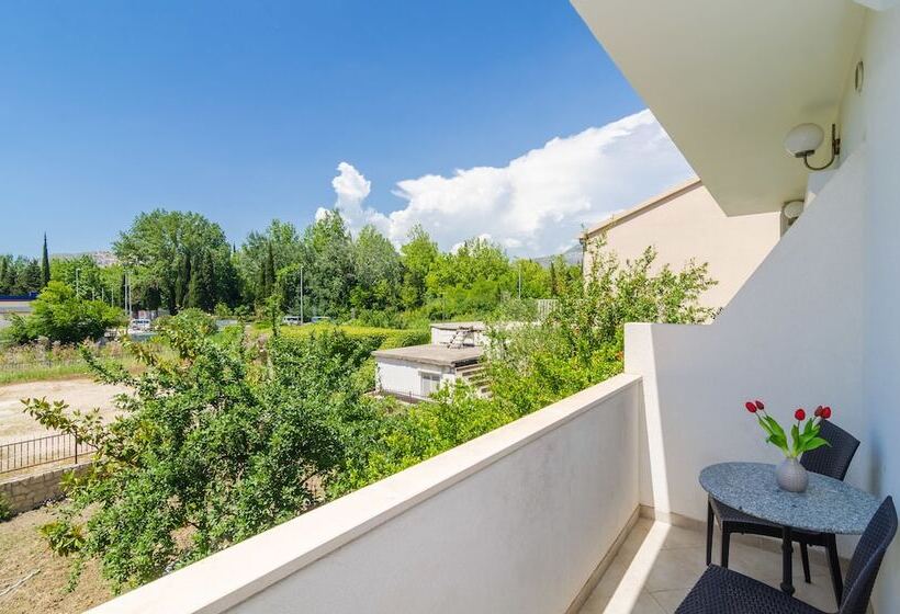 Номер Стандарт с Балконом Вид на Сад, Rooms & Apartments Barišić