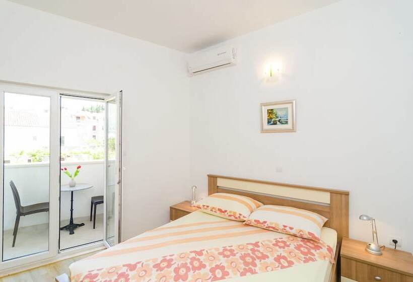 Номер Стандарт Вид на Город, Rooms & Apartments Barišić