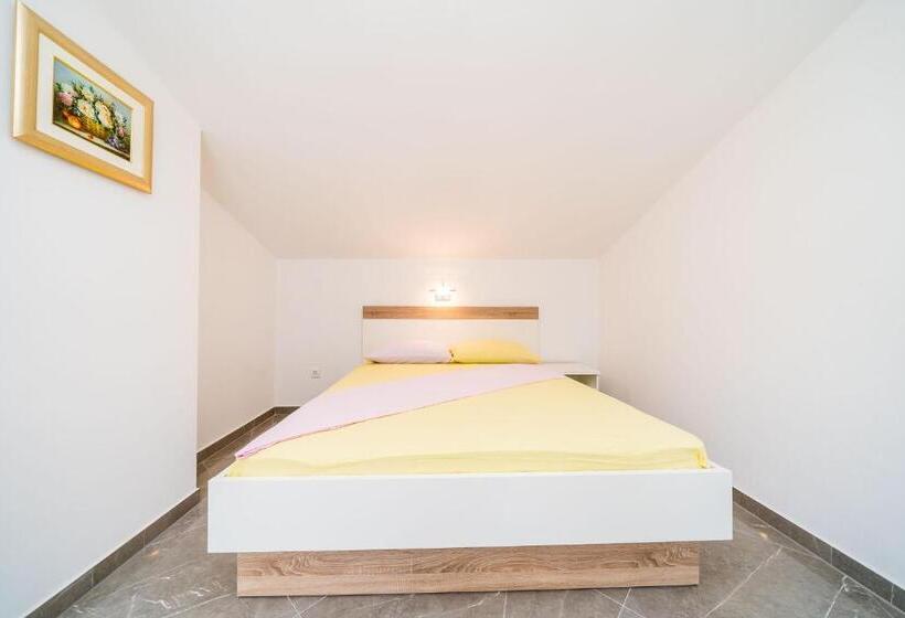 Номер Стандарт с Балконом Вид на Сад, Rooms & Apartments Barišić