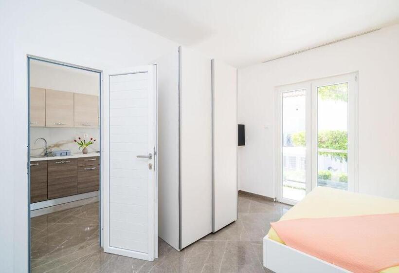 Апартаменты 1 Спальня Вид на Сад, Rooms & Apartments Barišić