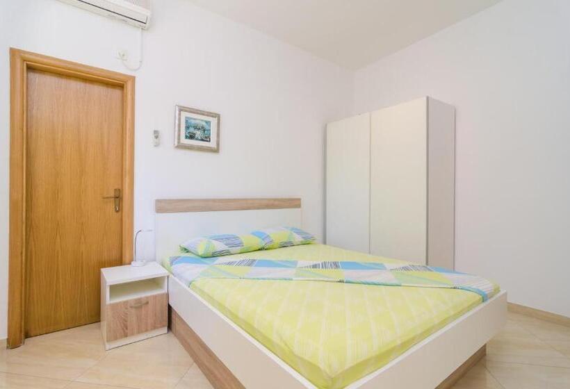 Студио Стандарт Вид на Сад, Rooms & Apartments Barišić