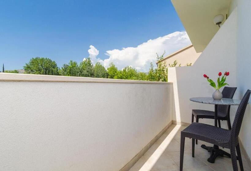 Номер Стандарт с Балконом Вид на Сад, Rooms & Apartments Barišić