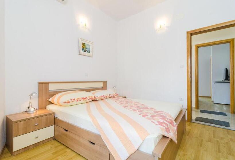 Номер Стандарт Вид на Город, Rooms & Apartments Barišić