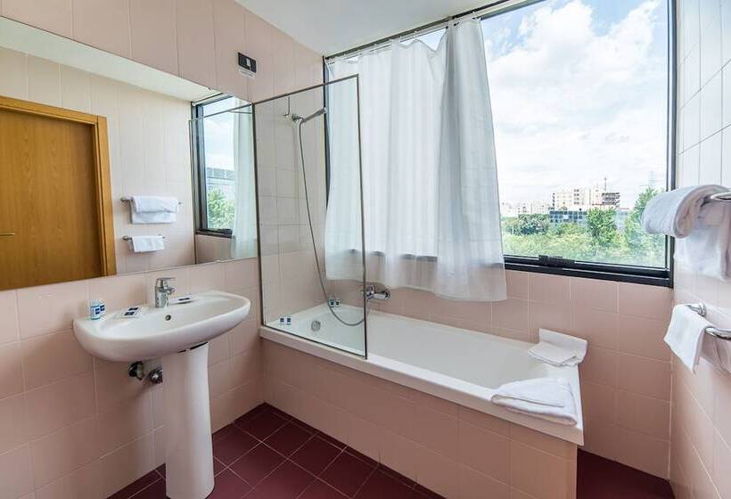 اتاق استاندارد سه نفره, Sotel Nomentana Roma