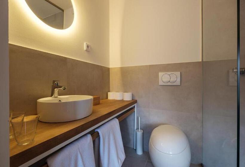 Четырехместный Номер Стандарт, Almalomb Apartman