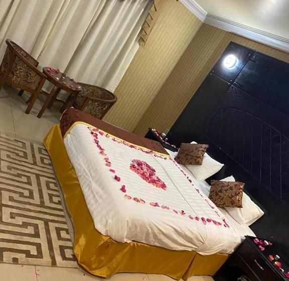 Апартаменты 3 Спальни, Durrat Al Motamizon Furnished Apartment 3