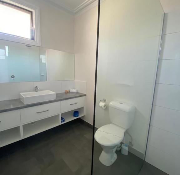 스탠다드 스튜디오, Campaspe Lodge