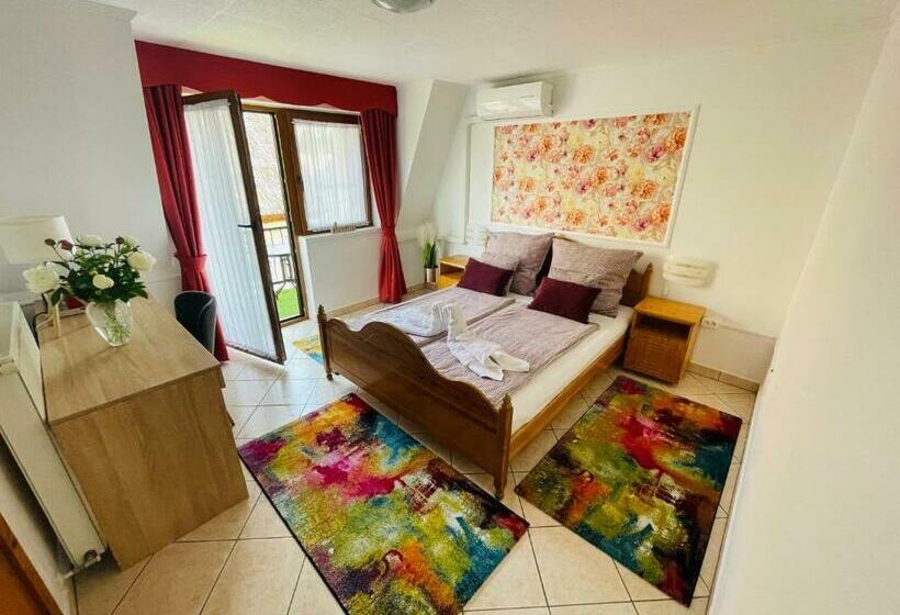 اتاق استاندارد با بالکن, Villa Peonia