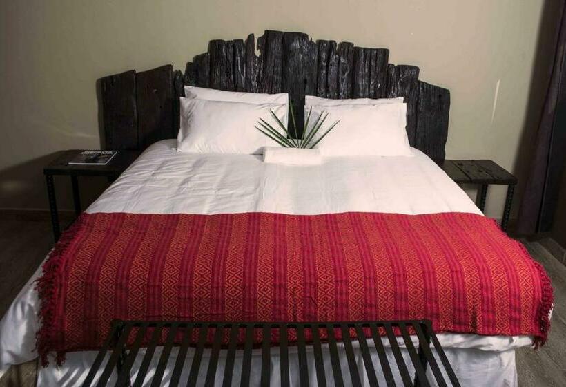 اتاق لوکس, Pomegranite Golf Resort & Spa