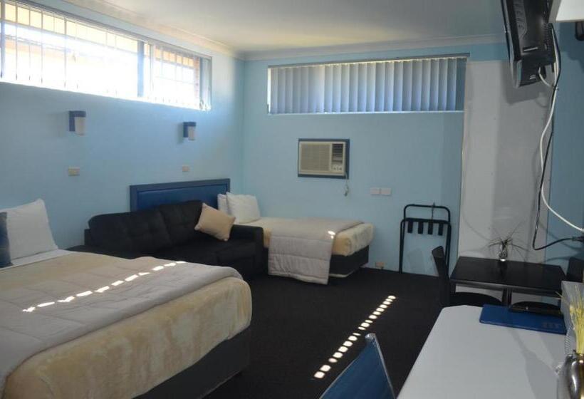 Семейный Номер, Tall Timbers Motel