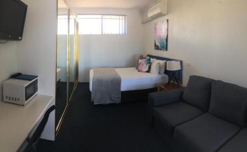 Номер Стандарт, Tall Timbers Motel