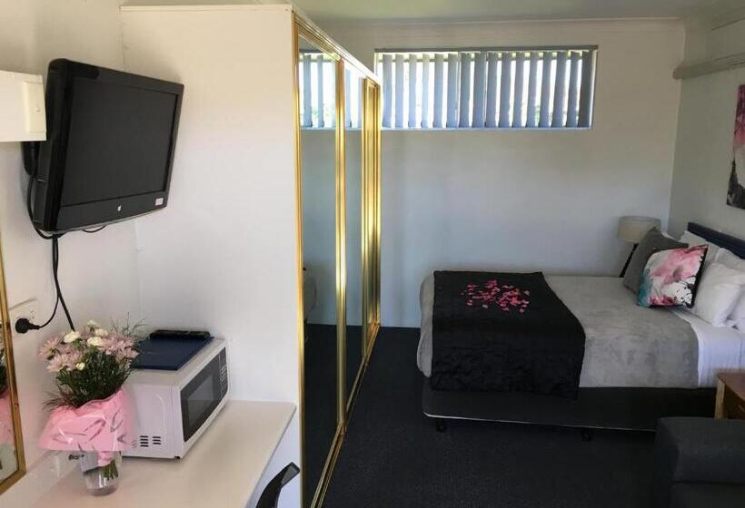 Номер Стандарт, Tall Timbers Motel