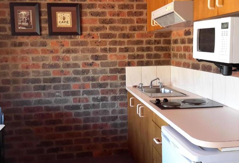 Студия Стандарт, Barham Colonial Motel