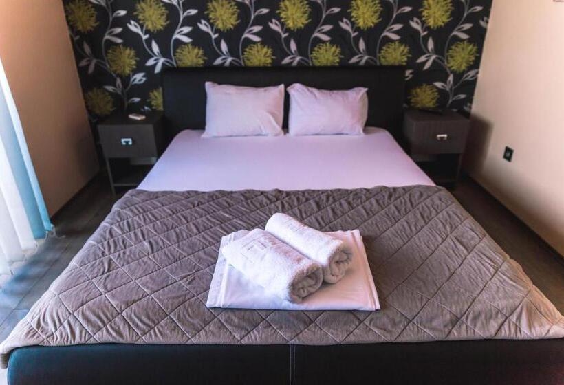 اتاق لوکس با بالکن, Guest House Vila Salute