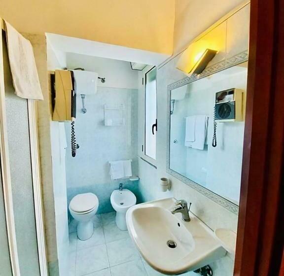 Трехместный Номер Классика, Albergo Delle Rose