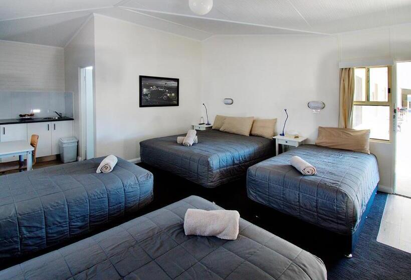 패밀리 룸, Memphis Motor Inn