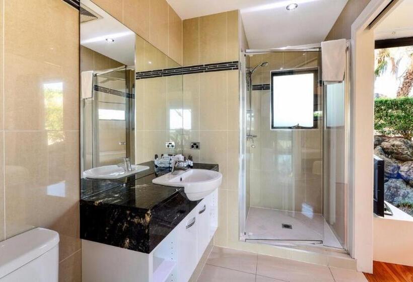 Апартаменты 2 Спальни Вид на Море, Pinnacle Apartments