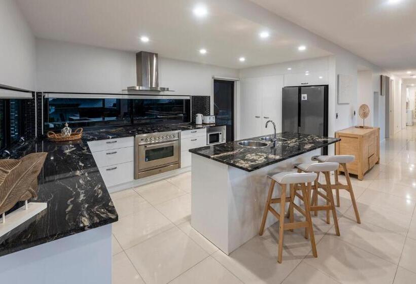 Апартаменты 3 Спальни, Pinnacle Apartments