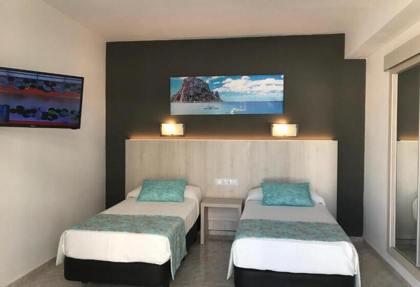 Номер Стандарт с Балконом, Hostal Cervantes