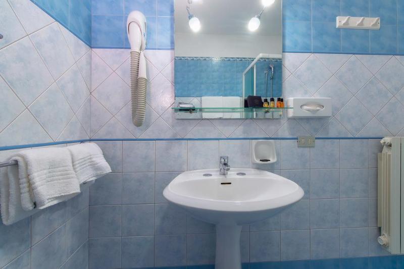اتاق استاندارد سه نفره, Cdh Hotel Modena