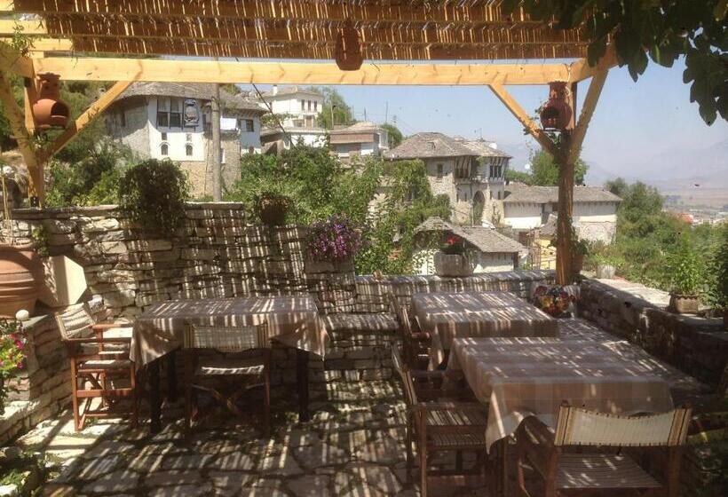 디럭스 룸, Konaku Guest House