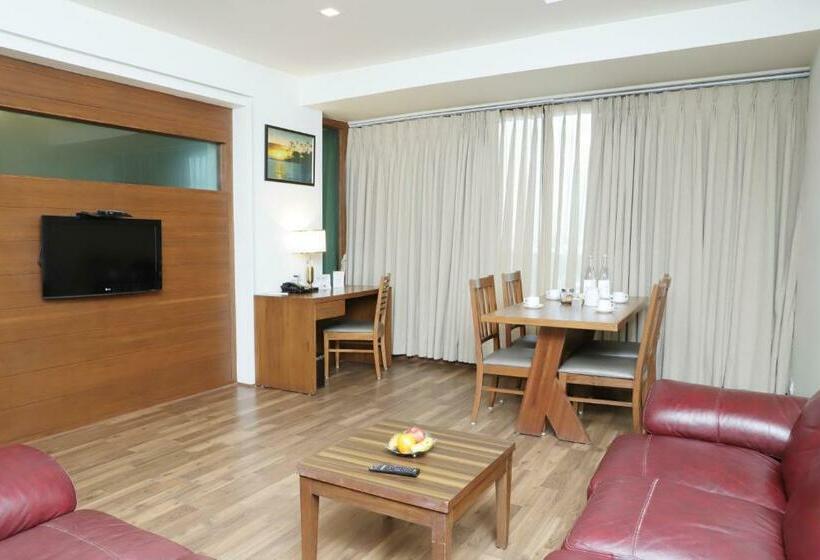 Люкс, Boulevard 9 Luxury Resort & Spa