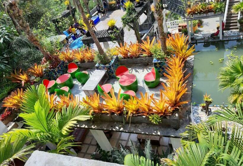 家庭间, Banthorphan Resort