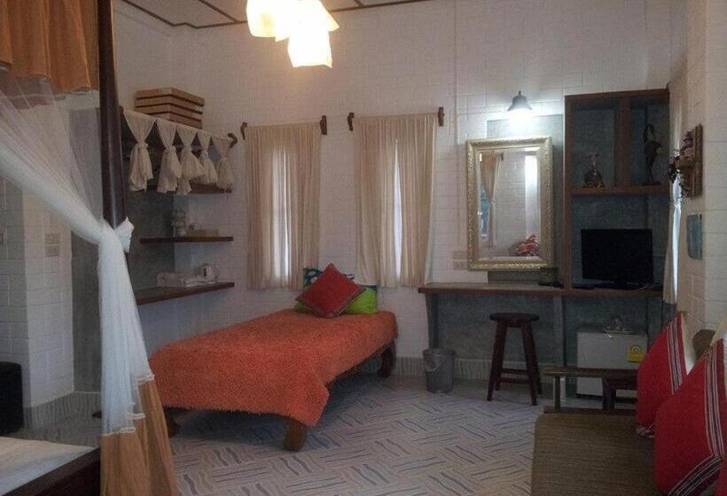 Номер Стандарт Трехместный, Banthorphan Resort