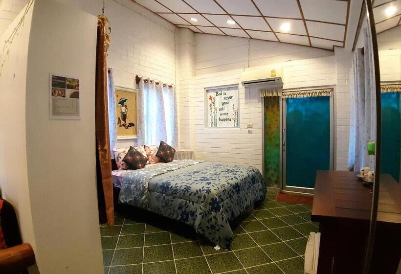 اتاق استاندارد سه تخته با بالکن, Banthorphan Resort