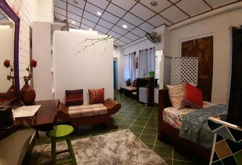Трехместный Номер Стандарт с Балконом, Banthorphan Resort