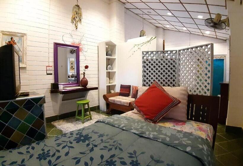 Трехместный Номер Стандарт с Балконом, Banthorphan Resort