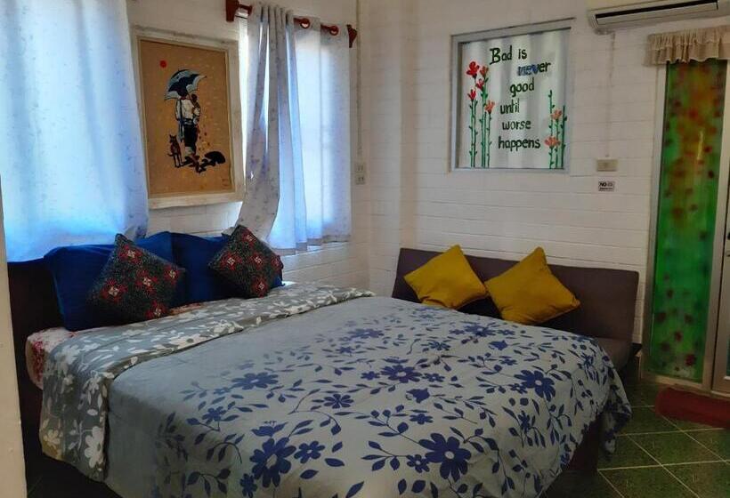 اتاق استاندارد سه تخته با بالکن, Banthorphan Resort