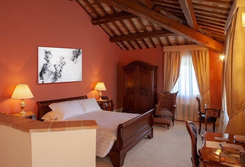 Полулюкс, Borgo Pilotti Hotel & Restaurant