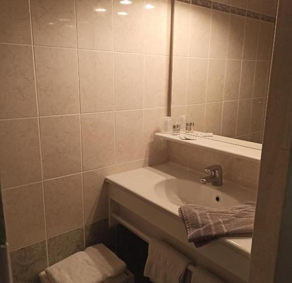 标准三人间, Hôtel Auberge De La Nauze