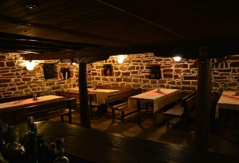 غرفة قياسية, The Old House Guest House