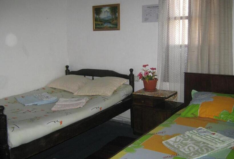 غرفة قياسية رباعية حمام مشترك, The Old House Guest House