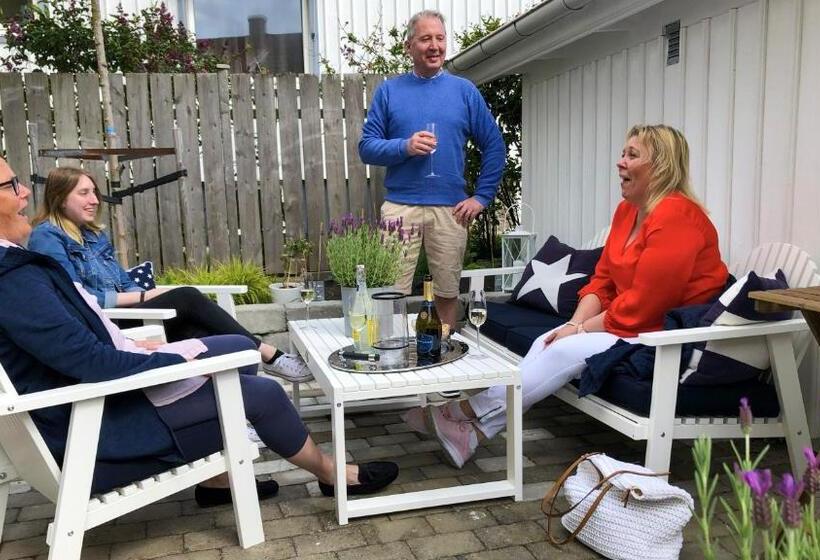 Номер Deluxe Вид на Море с Балконом, Skaftö Hotell Villa Lönndal, Grundsund