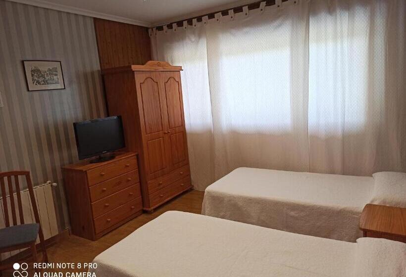 스탠다드 트리플 룸, Hostal La Torre